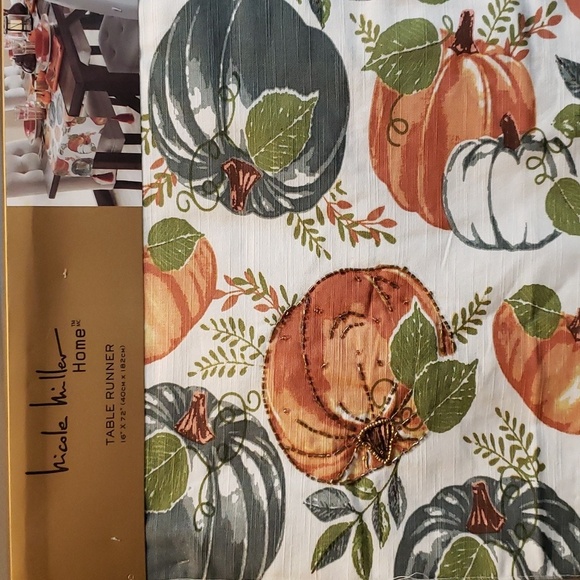 Nicole Miller Home NWT 72 x 16 Beaded Pumpkins Tasseled Corners Table Runner - Picture 5 of 8